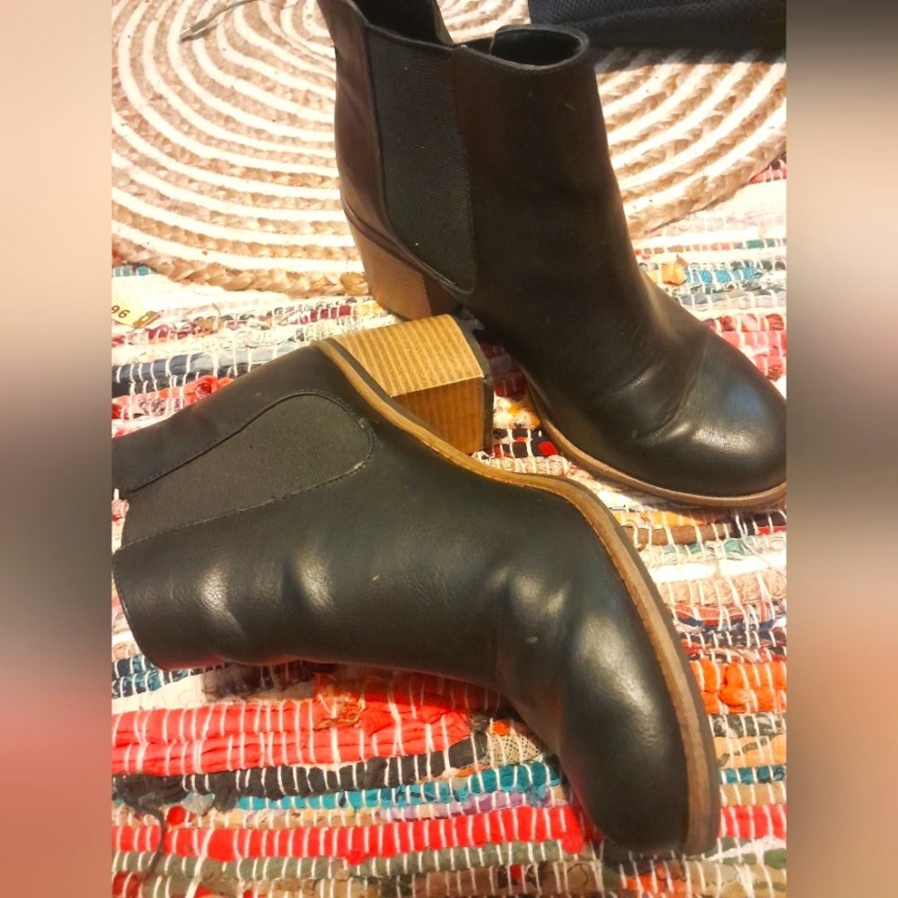 White Mountain Black Destiny Wooden Heel Booties Size 10